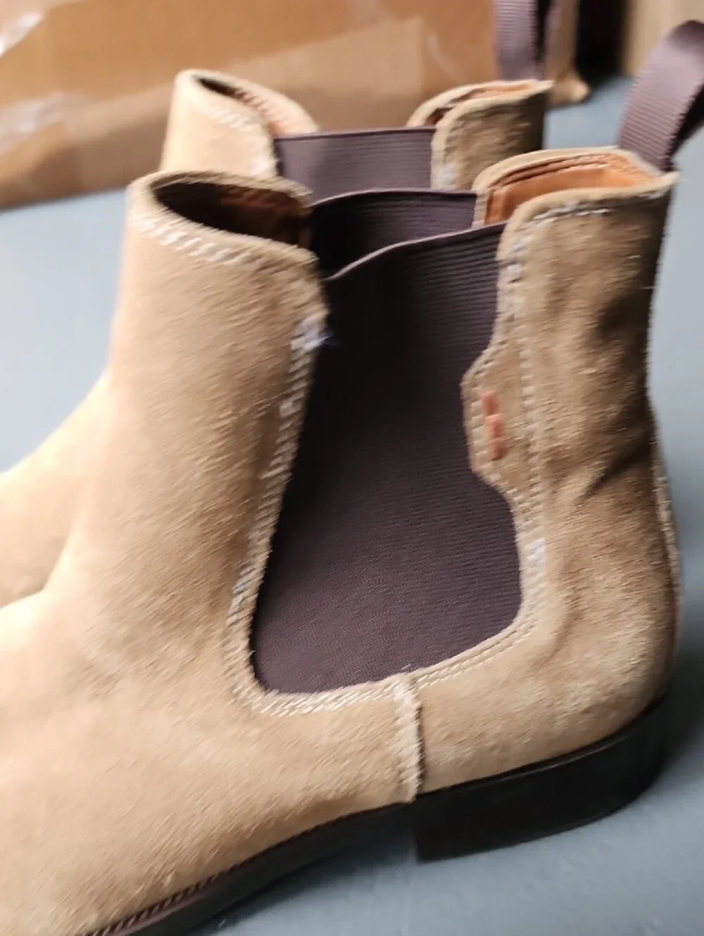 Steve Madden Men's 9.5M Suede Chukka Boots in Beige and Dark Brown Western